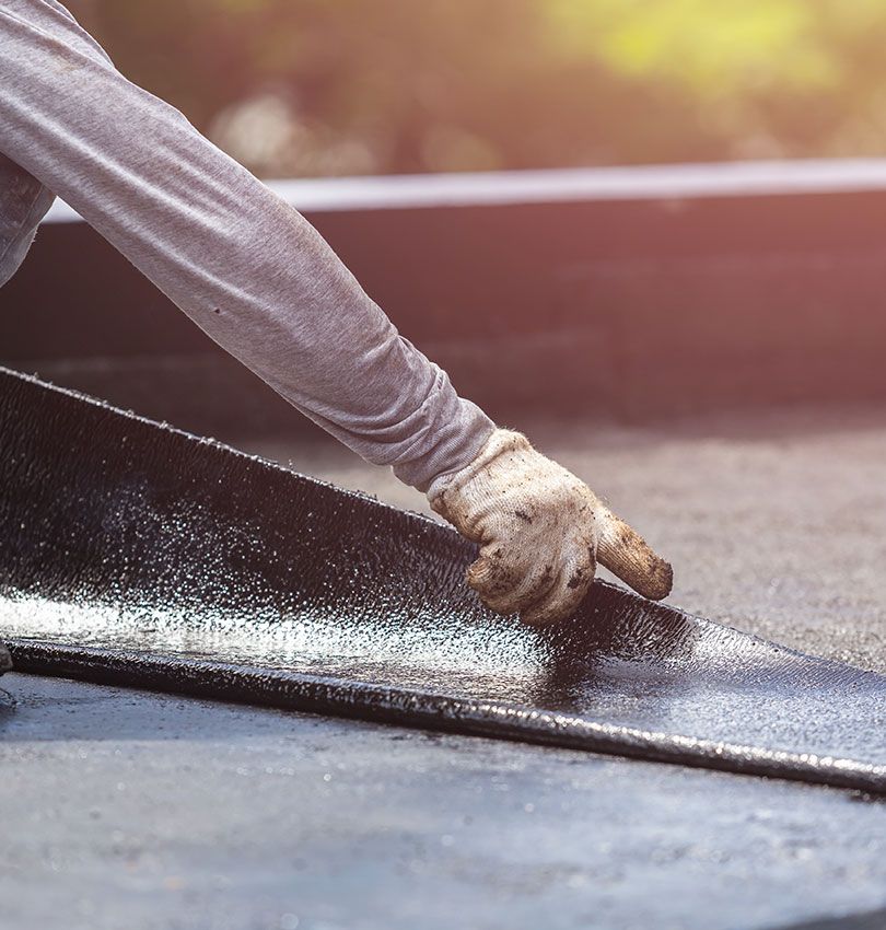 Installation von Teerpappe